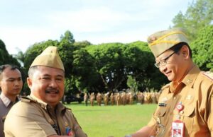 Sekda Lambar Berikan Penghargaan Terbaik Dalam Kinerja Instansi Pemerintah Secara Online
