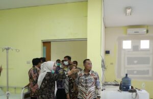 Antisipasi Virus Corona, Plt. Nanang Ermanto Sambangi Ruang Isolasi di RSUD Bob Bazar Kalianda
