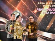 Walikota Metro Terima Penghargaan Upakarya Wanua Nugraha 2023 Dari Mendagri RI