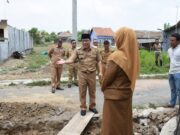 Walikota Metro Memberikan Bantuan Untuk Pembangunan Gorong-Gorong di RT 27 RW 06 Mulyojati