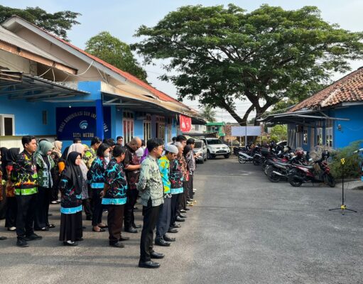 Peringati Hari Batik Nasional, Pegawai Diskominfo Kota Metro Kenakan Batik Ciprat