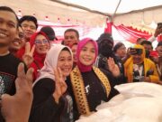 Istri Capres Nomor Urut 03 Siti Atiqoh Ganjar Kunjungi Kota Metro Dalam Rangka Safari Politik dan Peresmian Pasar Murah
