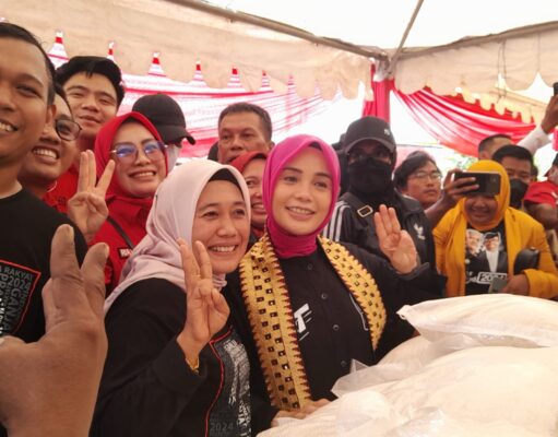 Istri Capres Nomor Urut 03 Siti Atiqoh Ganjar Kunjungi Kota Metro Dalam Rangka Safari Politik dan Peresmian Pasar Murah