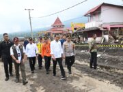 Presiden dan Ibu Iriana Tinjau Area Terdampak Longsor dan Banjir Bandang di Agam